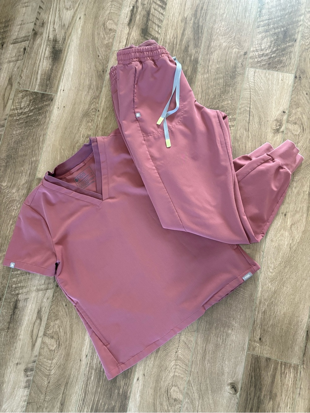 FIGS scrub set in mauve